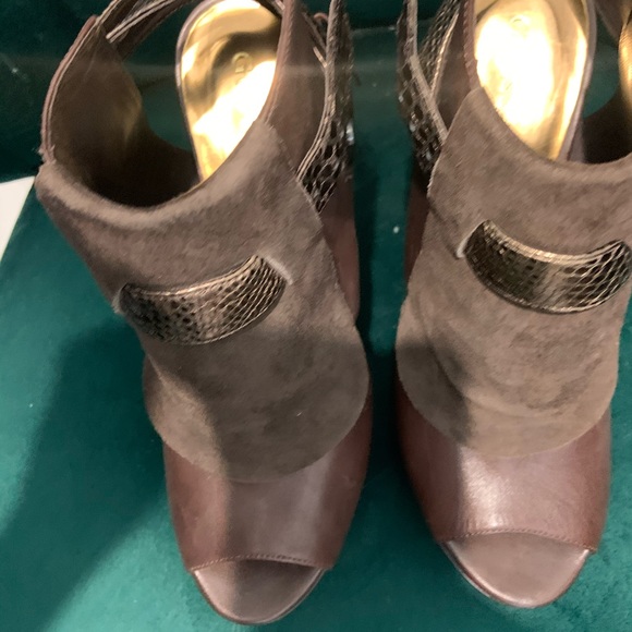 Shoes - Picture 2 of 6